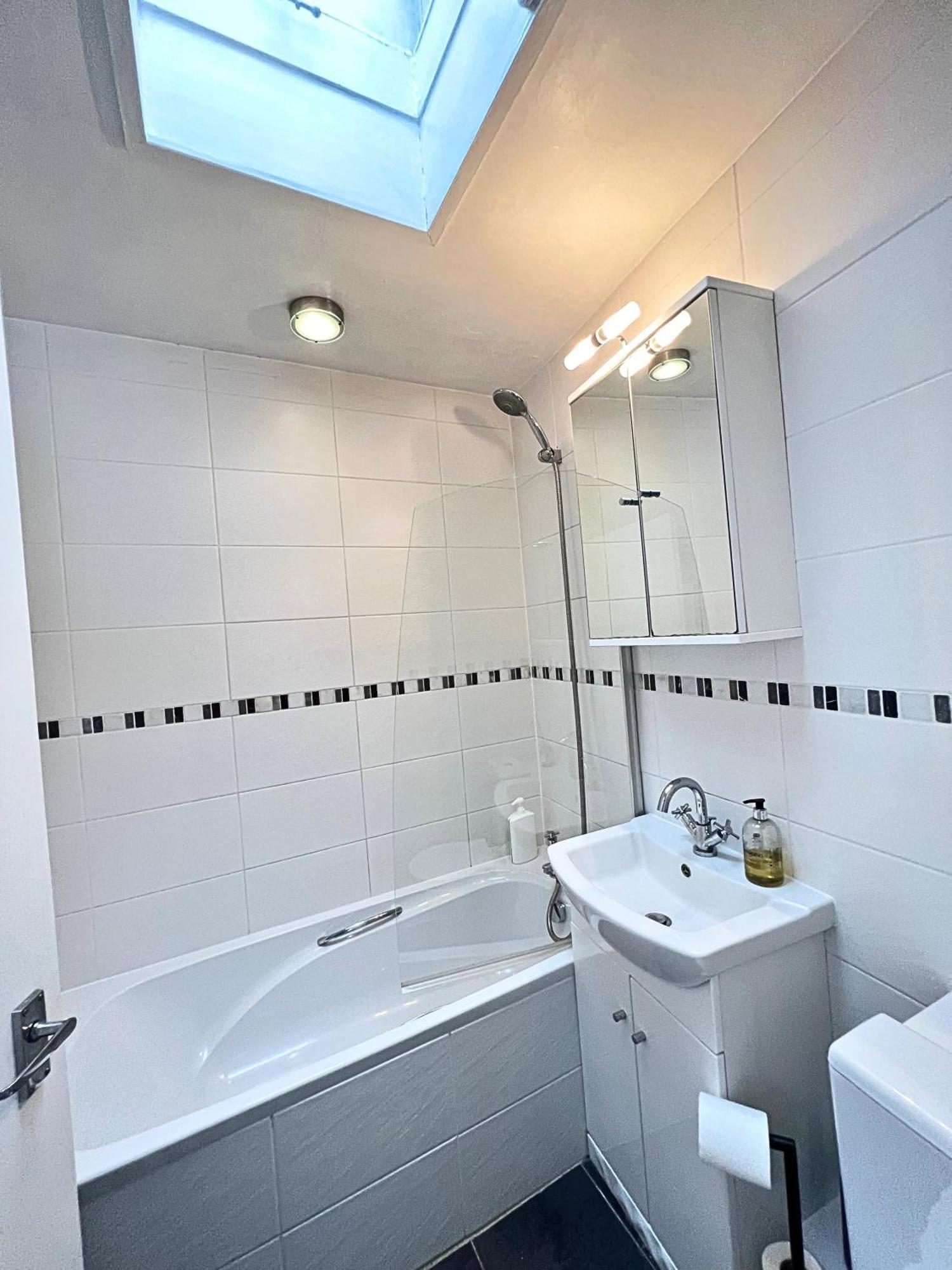Kensington 2 Bedroom House-Big Living Area And Kitchen-Harrods-National History Museum-Hyde Park-Near 2 Underground Lines London Eksteriør billede